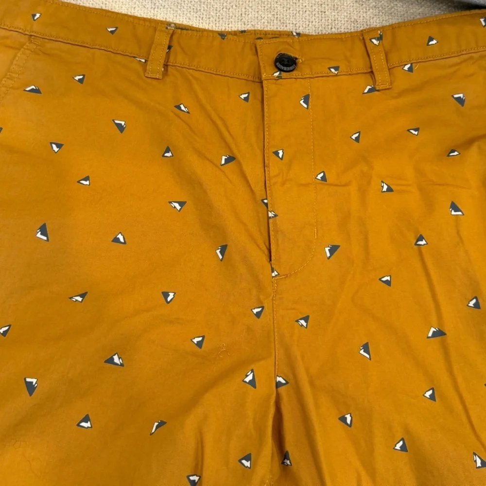 Eddie Bauer Men's Yellow Patterned Flat Front Shorts